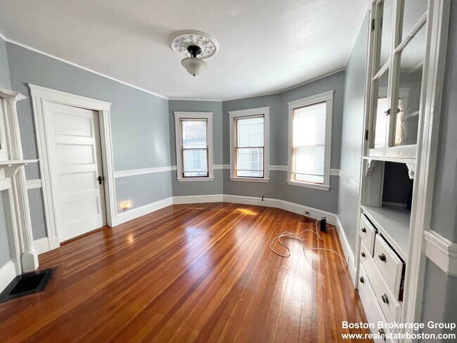 18 Romsey St unit 1, Dorchester, MA 02125 - photo 7