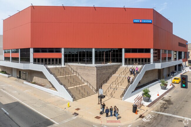 The BMO Center in nearby downtown Rockford offers live entertainment.