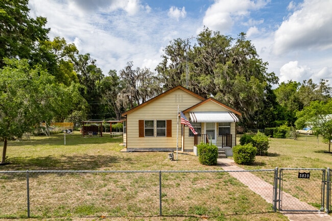 Belleview colorful bungalows from the 1950s are built around Lake Lillian.