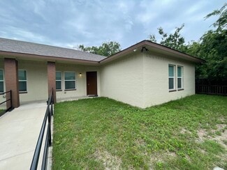 1500 N Ruddell St, Denton, TX 76209