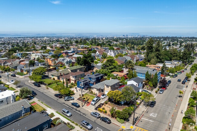 Maxwell Park with its bay views and beautiful homes is a great place to start a family.