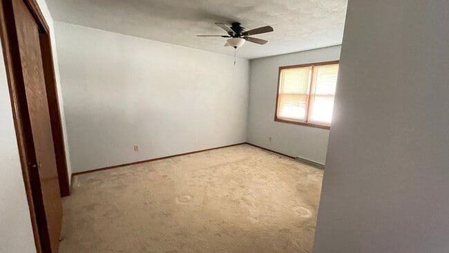 694 Trailsway Ln, Neenah, WI 54956 - photo 7