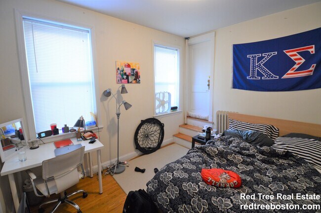 318 Saint Paul St unit 5, Brookline, MA 02446 - photo 7