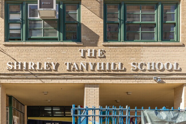 The student population at PS 288 is made up of 49% of females and 51% males.