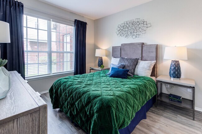 Avalon Oaks Apartments, Columbus, OH 43228 - photo 7