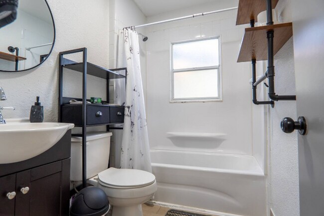 2008 Page Ave unit Main House, Orlando, FL 32806 - photo 2