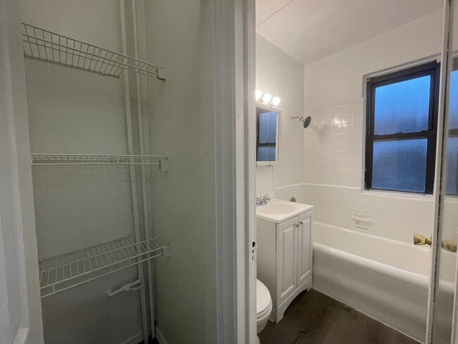 449 W Briar Place unit 434-207, Chicago, IL 60657 - photo 3