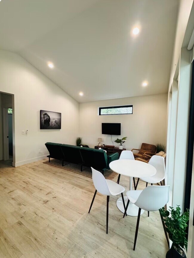 717 Loma St, Redding, CA 96003 - photo 4