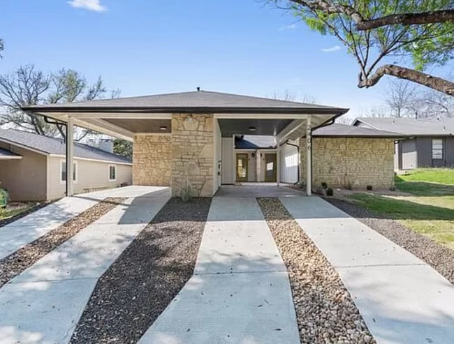 2406 Burleson Ct, Austin, TX 78741 - photo 2