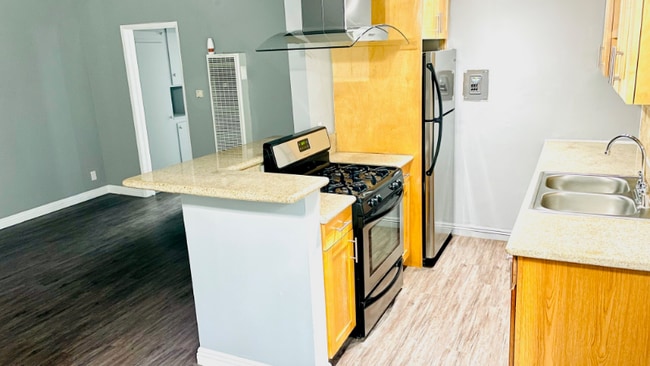 12811 Caswell Ave unit 4, Los Angeles, CA 90066 - photo 2