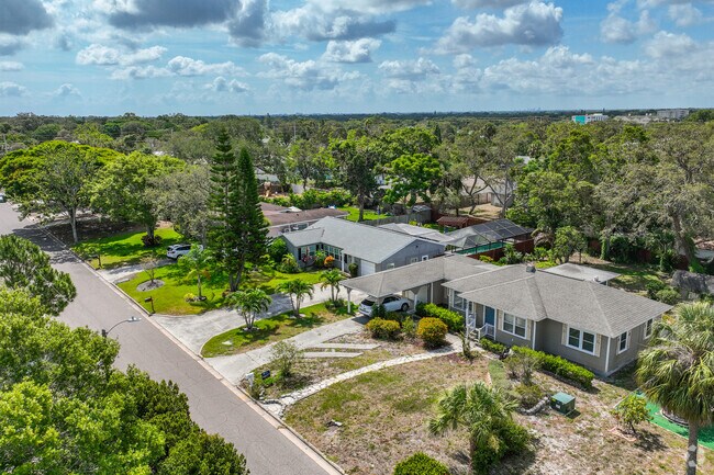 Clearwater Golf View residents enjoy living close to Downtown Clearwater and Clearwater beach.