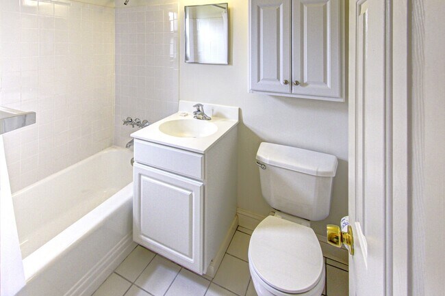 Sheridan, Schenectady, NY 12308 - photo 5