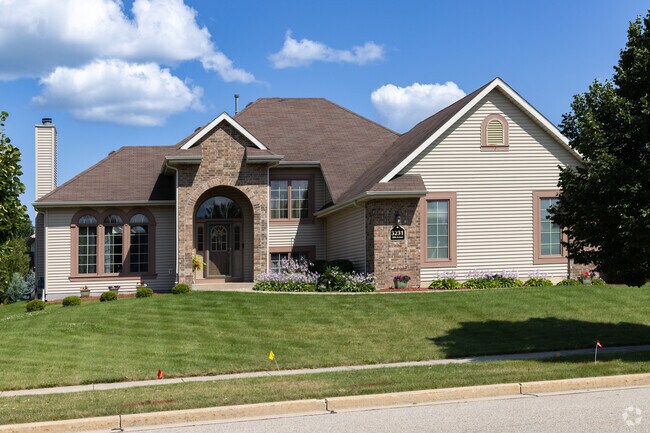 Hillcrest residential streets include well manicured lawns and gardens.