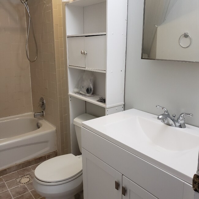 10 6th St unit 3rd, Derby, CT 06418 - photo 7