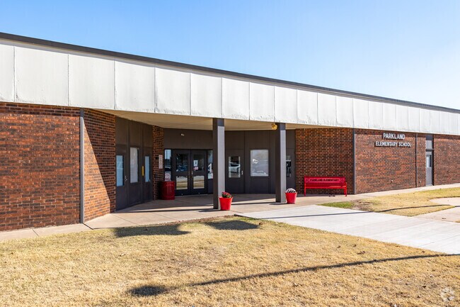 The entrance to Parkland Elementary is welcoming.