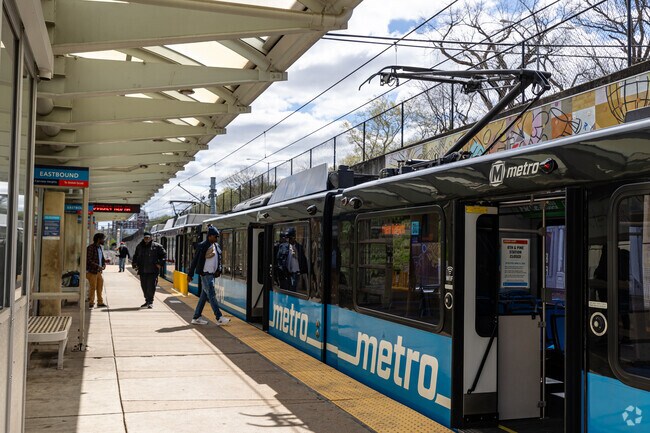 There is a Metrolink station in Skinker DeBallviere.