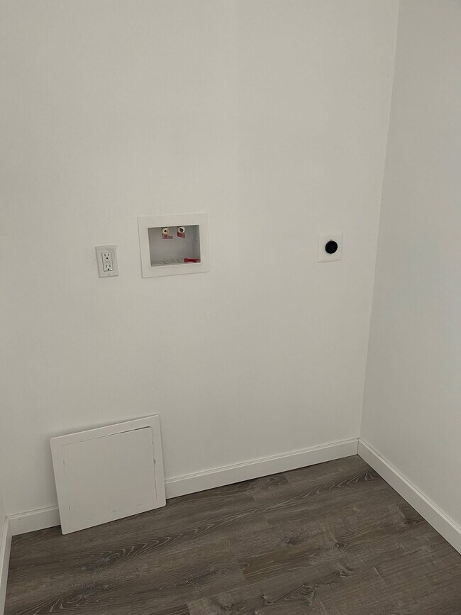 4822 Kutztown Rd unit 2, Temple, PA 19560 - photo 4