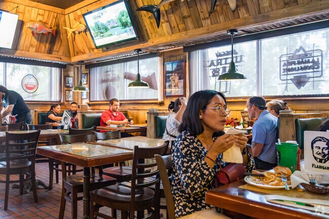 Fontainebleau residents enjoy BBQ from one of South Florida's iconic restaurants, Flanigans.