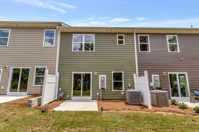 7012 Bentz St, Charlotte, NC 28269 - photo 4