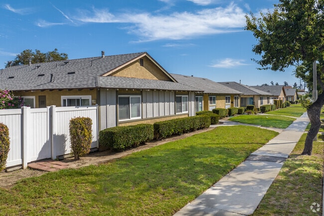 You can find condo communities in the Lemonwood Eastmont neighborhood.