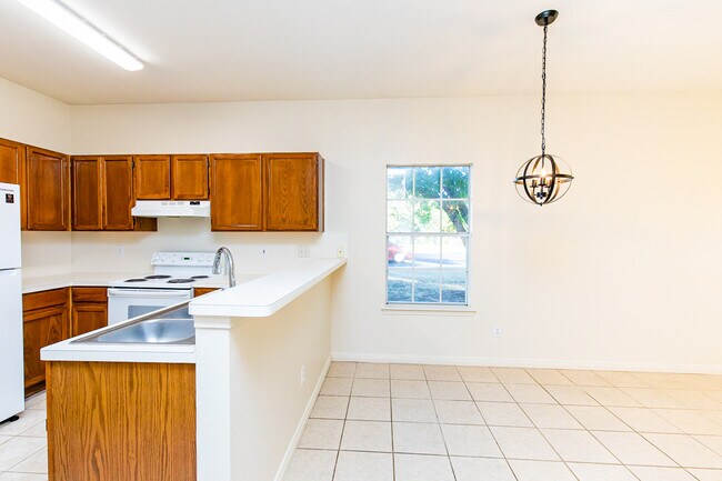 3001 Whisper Oaks Ln unit B, Georgetown, TX 78628 - photo 6