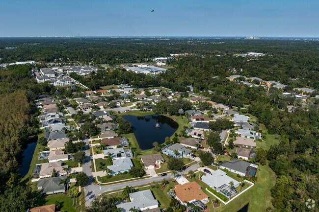 Glencoe is close to many amenities such as the Indian River and the beach.