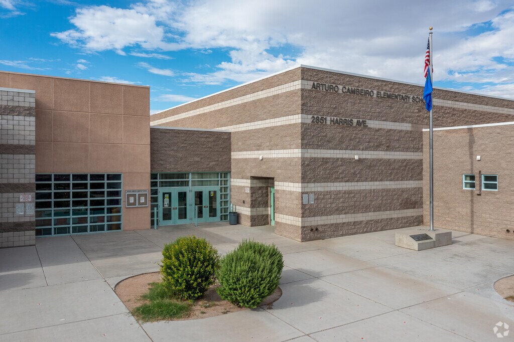 Arturo Cambeiro Elementary - entrance shot
