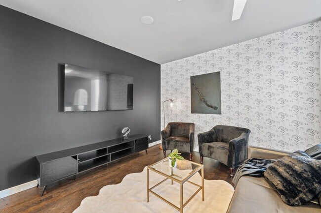 2223 W Race Ave unit ID1244916P, Chicago, IL 60612 - photo 2