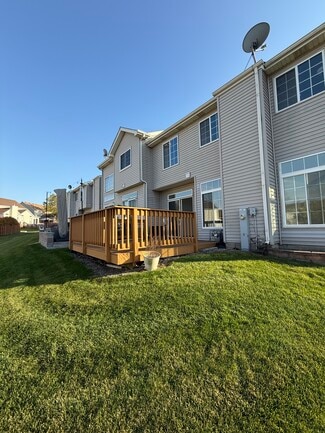 921 Mesa Dr, Lake In The Hills, IL 60156