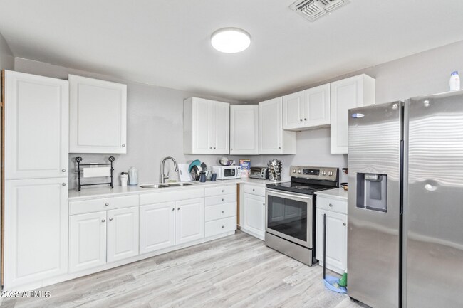 2437 E Jones Ave, Phoenix, AZ 85040 - photo 6