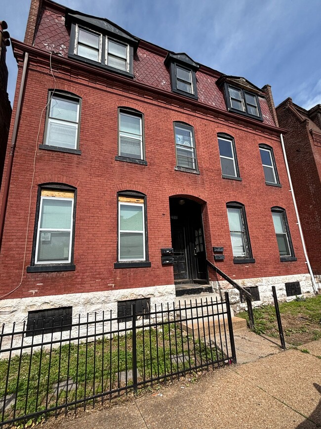 2317 Indiana Ave Unit 2F, Saint Louis, MO 63104