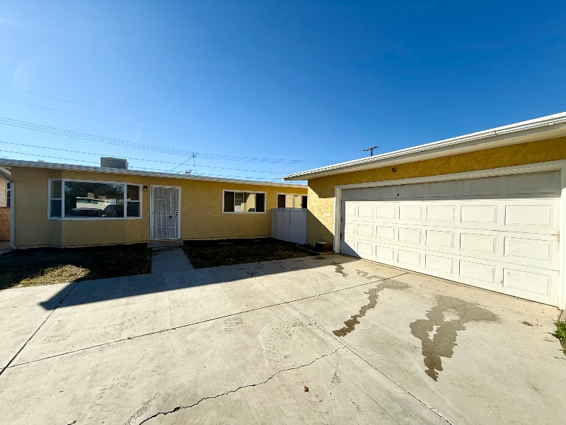 1120 Ave H-6 unit A, Lancaster, CA 93536 - photo 1