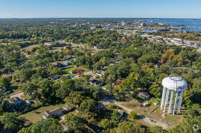 Jackson Hill offers all the benefits of being near downtown while living in a residential area.