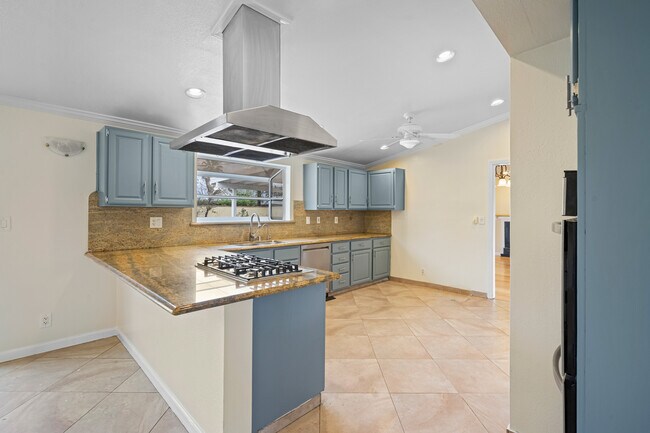 22321 Hartland St, Canoga Park, CA 91303 - photo 5