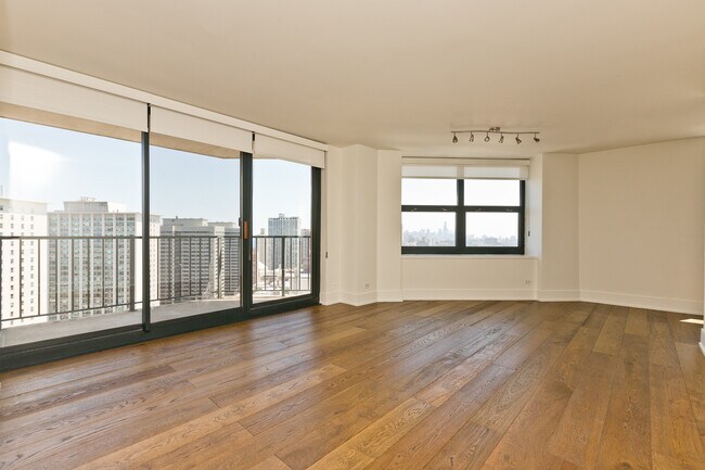 3660 N Lake Shore Dr unit 2511, Chicago, IL 60613 - photo 2