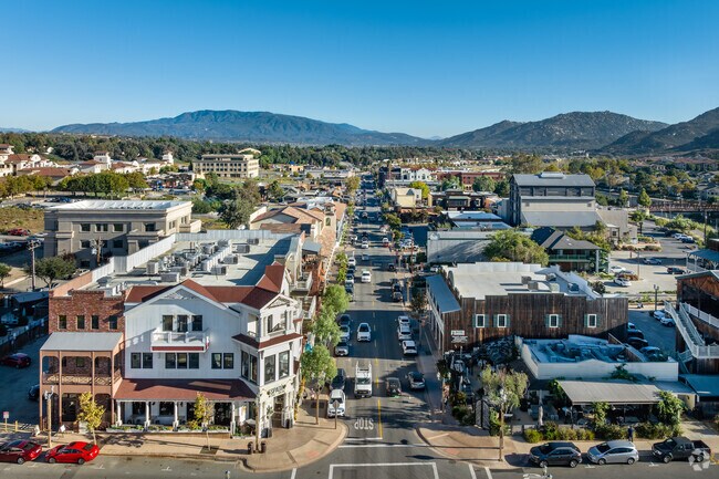 Old Town Temecula near Santa Rosa Plateau features a variety of retail and restaurant options.