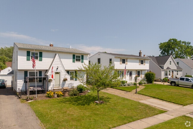 The median year built for homes in Kenilworth is 1950.