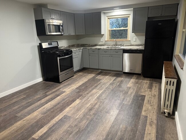 2 Hodgkiss Dr, Mc Kees Rocks, PA 15136 - photo 3