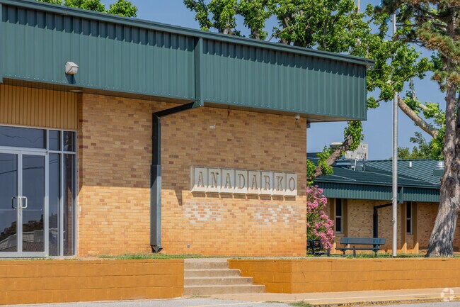 Mission Elementary School is a quality school located in Anadarko area.