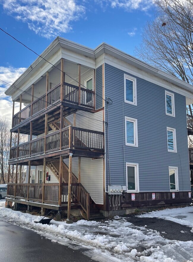 6 York St Unit 2, Augusta, ME 04330