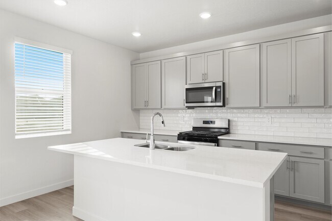 977 N 200 E, Santaquin, UT 84655 - photo 2