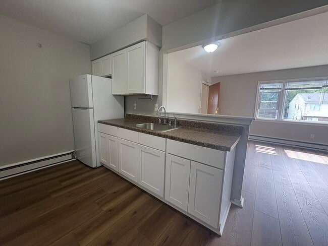 220 Glen Haven Rd unit E, New Haven, CT 06513 - photo 2