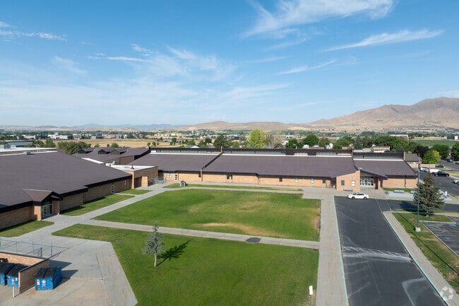 Mt. Nebo Junior High School is located in the Payson neighborhood.