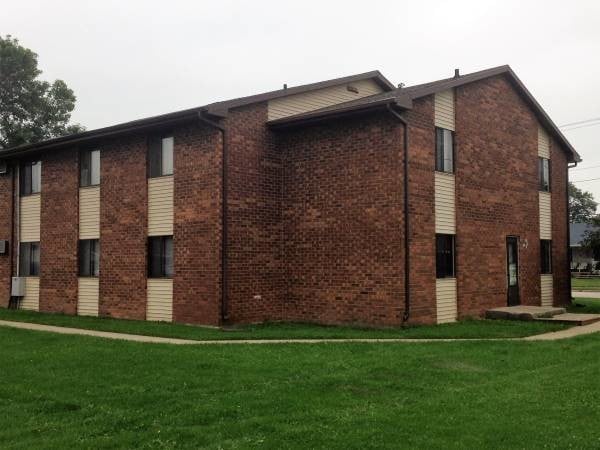 Beautiful 2 BR Lower