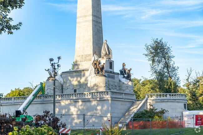 The Lincoln Memorial site is a destination to view near the Monroe Park West area.