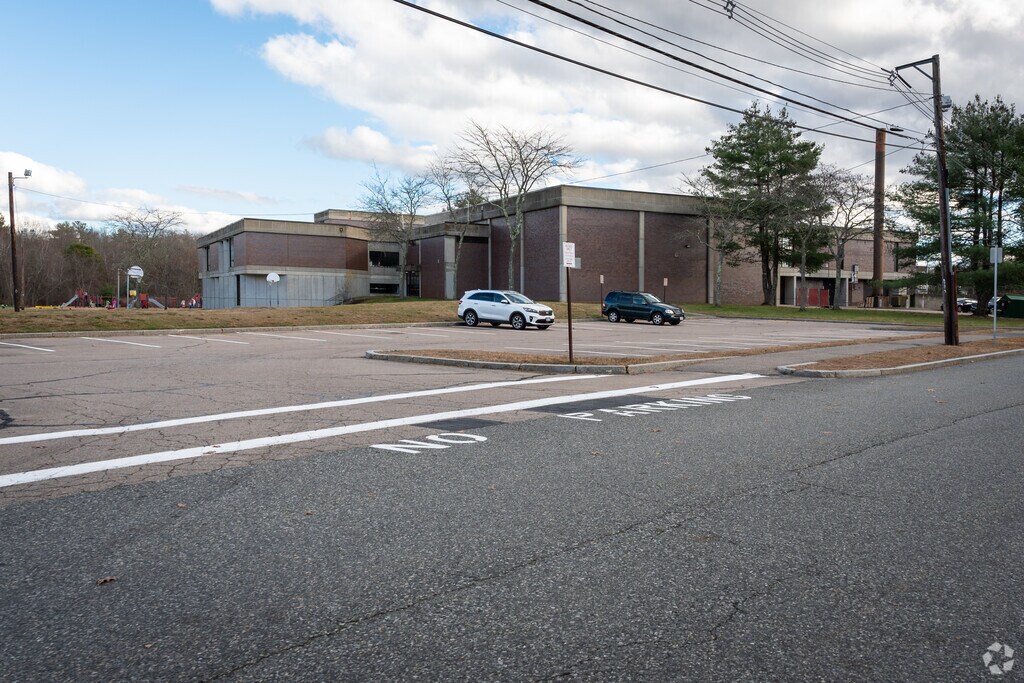 HillRoberts Elementary School, Rankings & Reviews