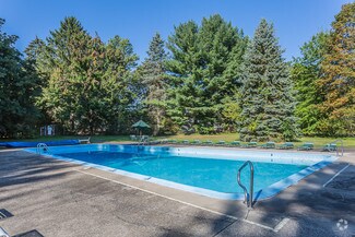 6700 Larchmont Dr, Mayfield Heights, OH 44124