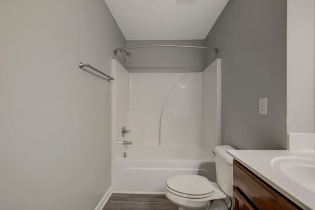 1539sf: Guest Bath