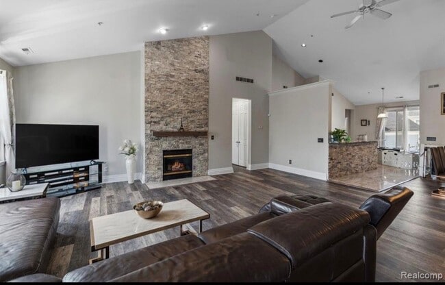 370 Roosevelt St, Canton, MI 48188 - photo 3