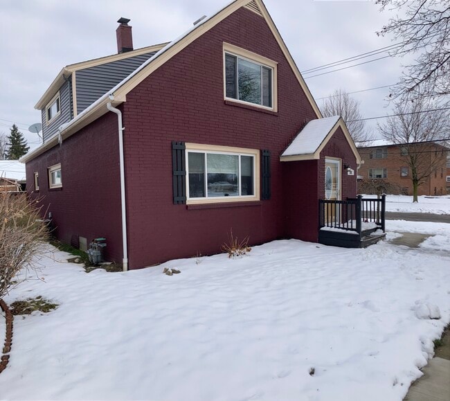 592 Dorrance Ave unit Upper, Buffalo, NY 14218 - photo 2